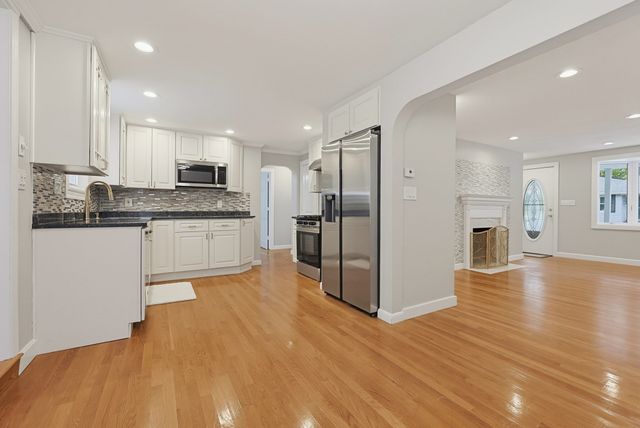29 Sunnyside Rd, Lynn, MA 01905