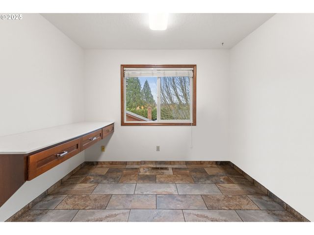 4241 Se NORTHRIDGE Dr, Milwaukie, OR 97222