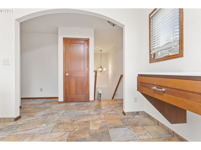 4241 Se NORTHRIDGE Dr, Milwaukie, OR 97222