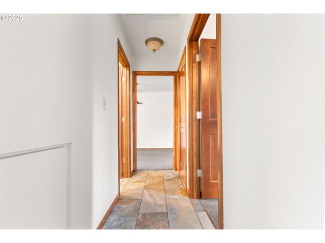 4241 Se NORTHRIDGE Dr, Milwaukie, OR 97222