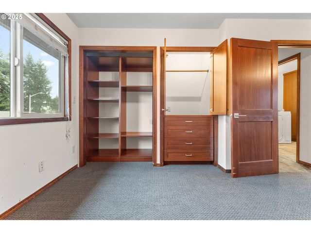 4241 Se NORTHRIDGE Dr, Milwaukie, OR 97222