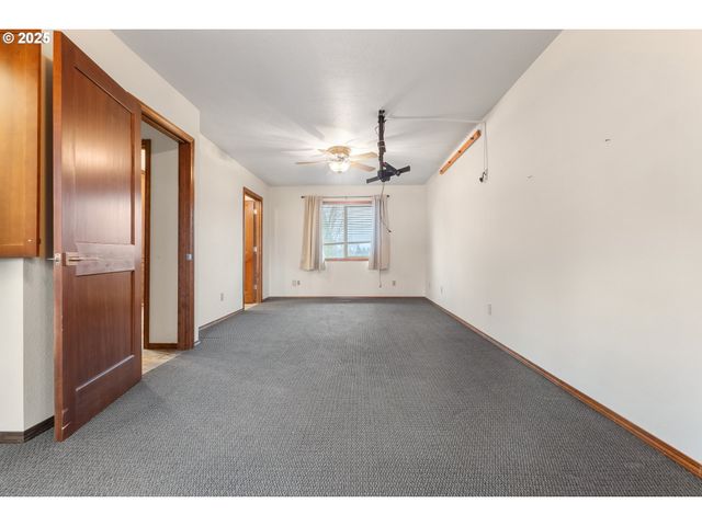 4241 Se NORTHRIDGE Dr, Milwaukie, OR 97222