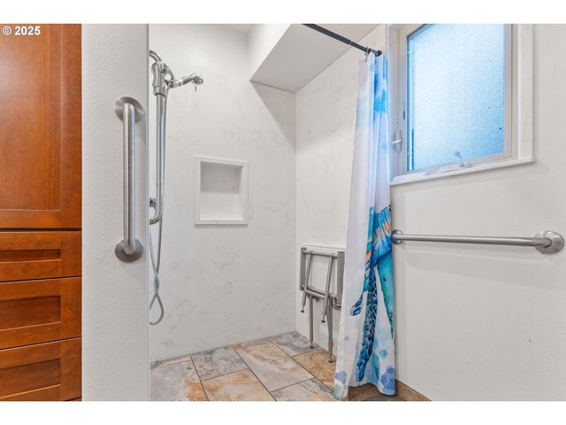 4241 Se NORTHRIDGE Dr, Milwaukie, OR 97222