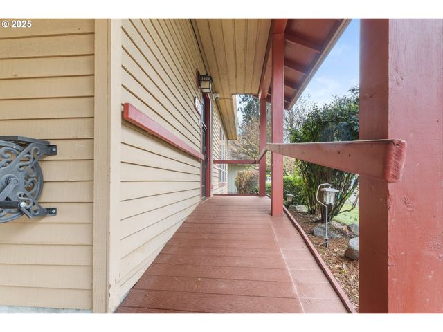 4241 Se NORTHRIDGE Dr, Milwaukie, OR 97222