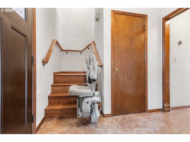 4241 Se NORTHRIDGE Dr, Milwaukie, OR 97222