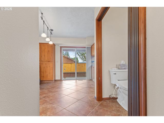 4241 Se NORTHRIDGE Dr, Milwaukie, OR 97222