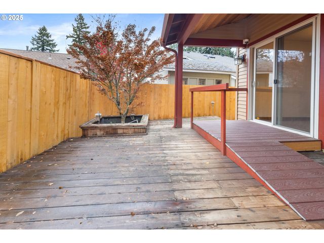 4241 Se NORTHRIDGE Dr, Milwaukie, OR 97222