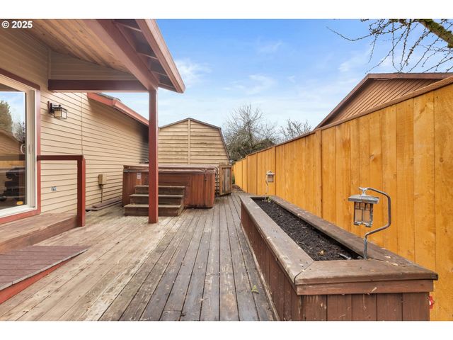 4241 Se NORTHRIDGE Dr, Milwaukie, OR 97222