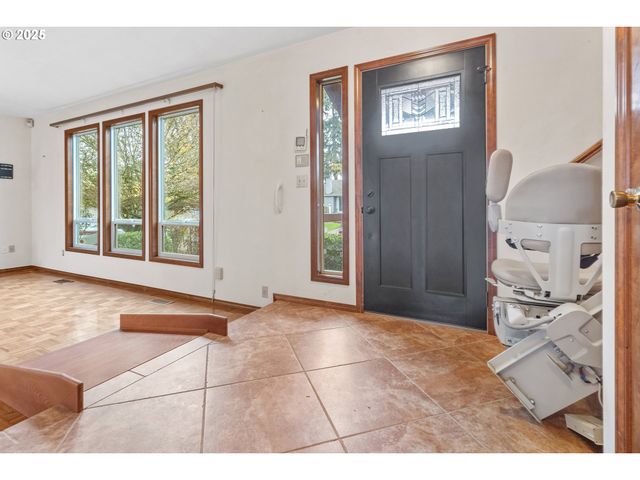 4241 Se NORTHRIDGE Dr, Milwaukie, OR 97222