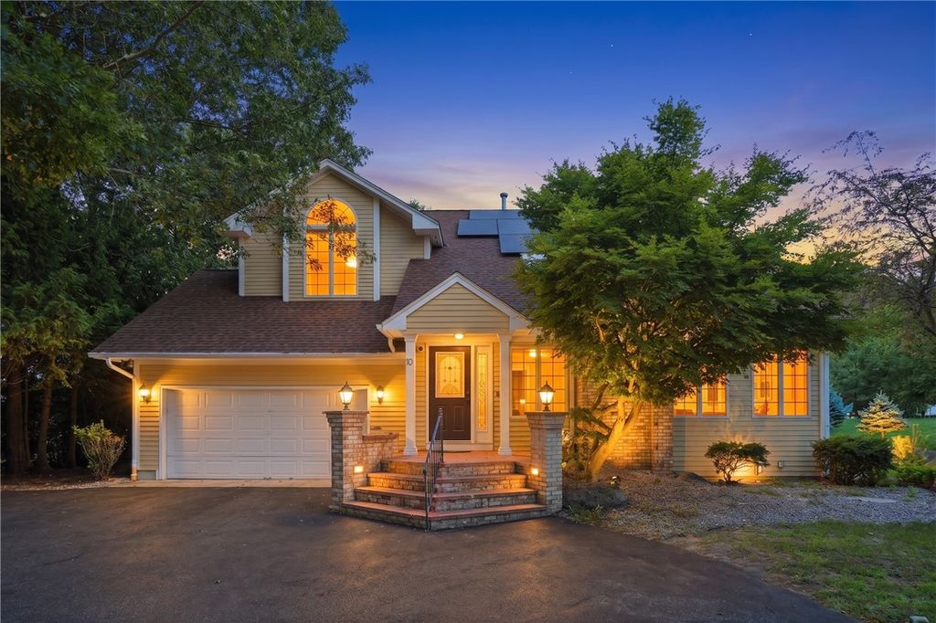 10 Di Fazio Drive, Johnston, RI 02919