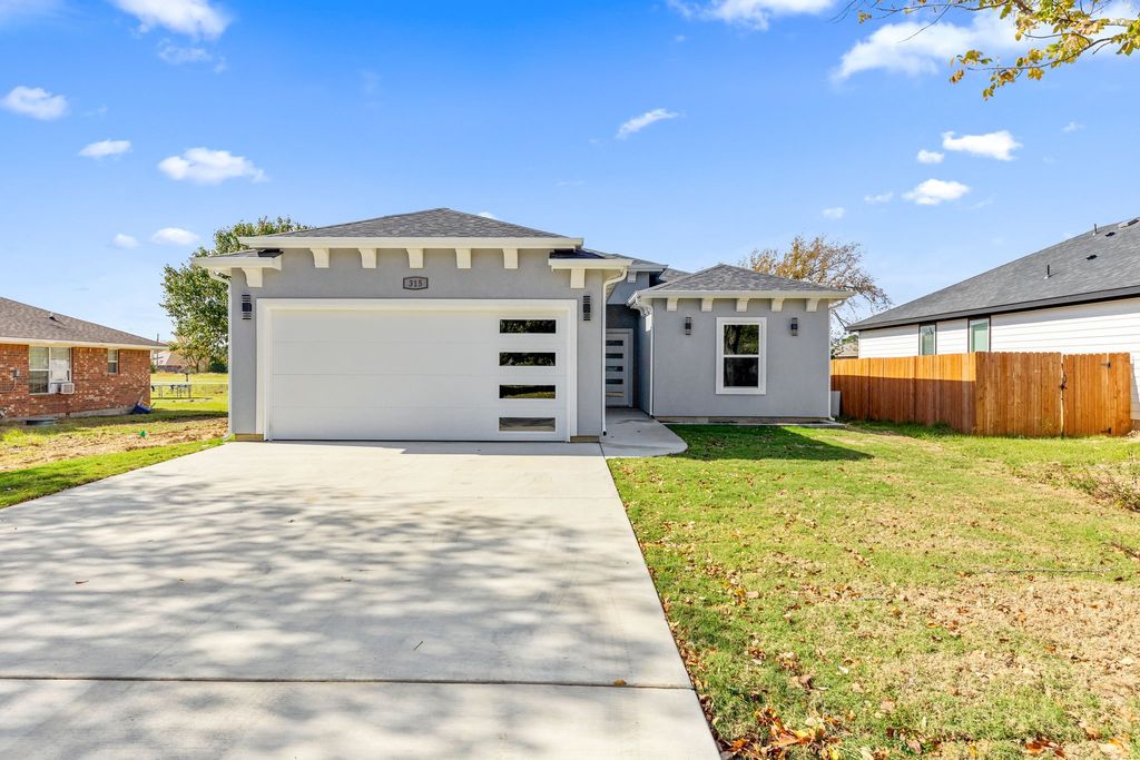 315 Windjammer Road, Gun Barrel City, TX 75156