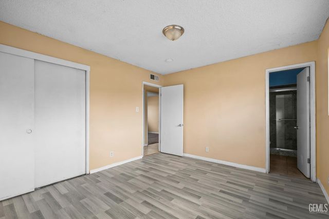 1320 White Lane, Bakersfield, CA 93307