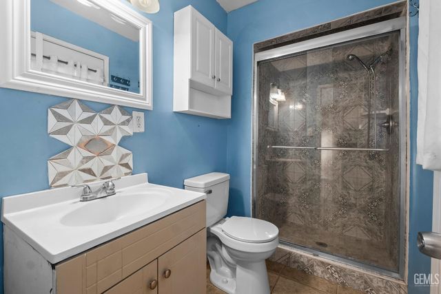 1320 White Lane, Bakersfield, CA 93307