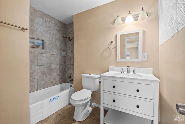 1320 White Lane, Bakersfield, CA 93307