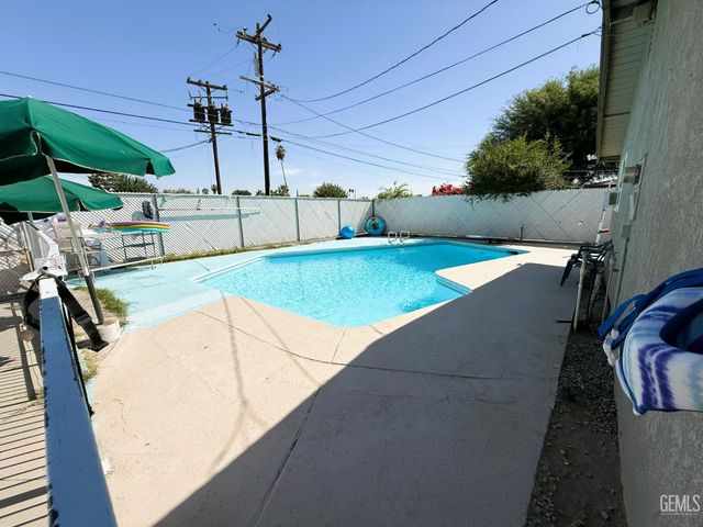1320 White Lane, Bakersfield, CA 93307