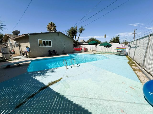1320 White Lane, Bakersfield, CA 93307