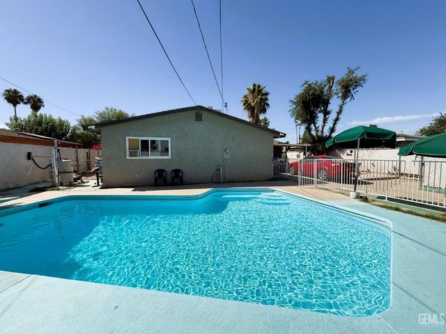 1320 White Lane, Bakersfield, CA 93307