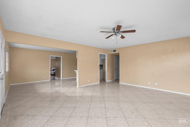 1320 White Lane, Bakersfield, CA 93307