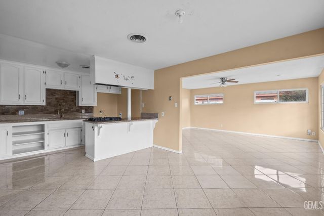 1320 White Lane, Bakersfield, CA 93307