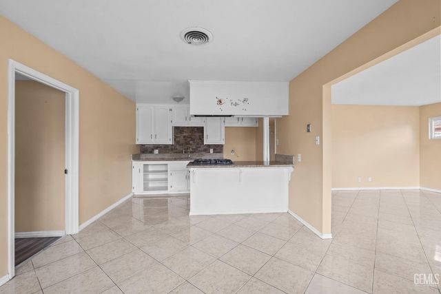 1320 White Lane, Bakersfield, CA 93307