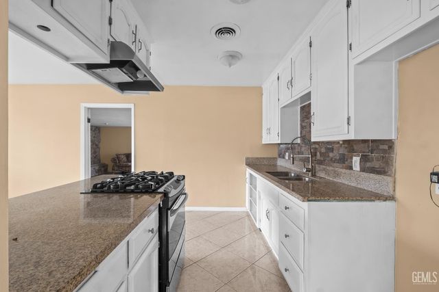 1320 White Lane, Bakersfield, CA 93307