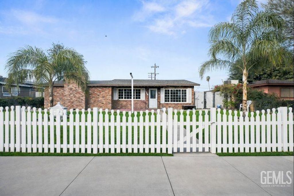 1320 White Lane, Bakersfield, CA 93307