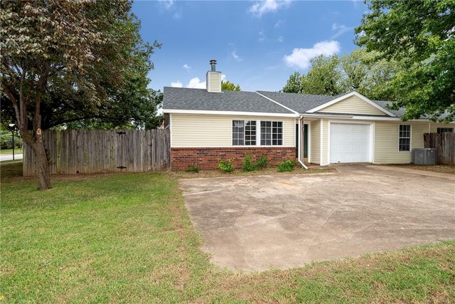 2011 Chestnut Avenue, Fayetteville, AR 72703