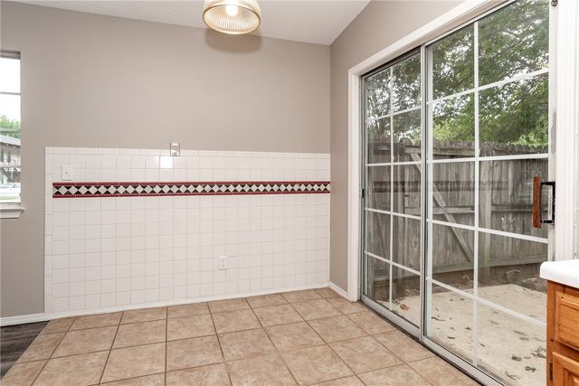 2011 Chestnut Avenue, Fayetteville, AR 72703