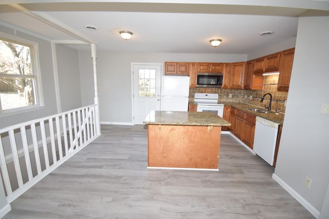 1421 Richmond Pl, Clarksville, TN 37040