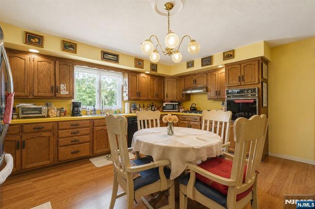 804 Saddle River Road, Saddle Brook, NJ 07663