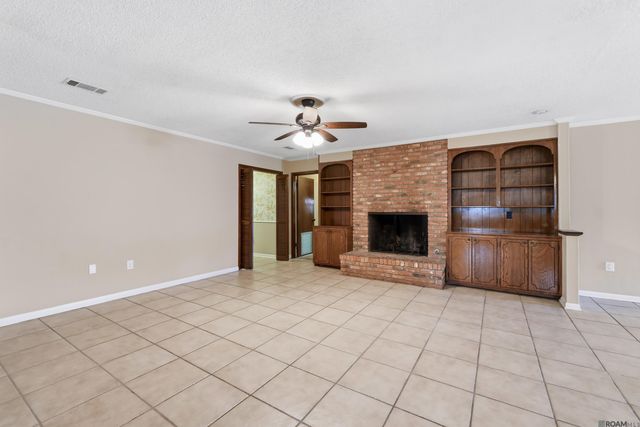 8887 Laurynwood Dr, Baton Rouge, LA 70808