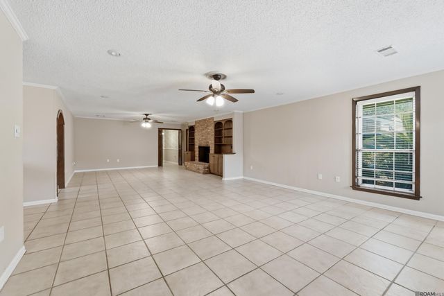 8887 Laurynwood Dr, Baton Rouge, LA 70808
