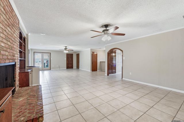 8887 Laurynwood Dr, Baton Rouge, LA 70808