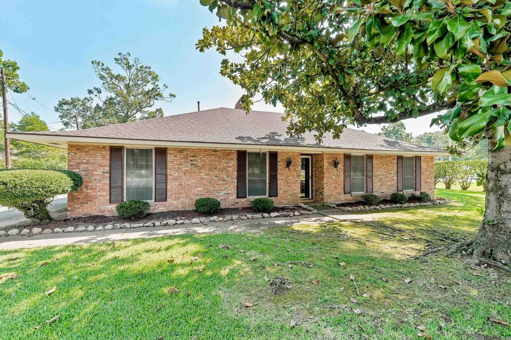 8887 Laurynwood Dr, Baton Rouge, LA 70808