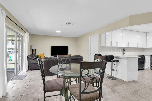 3930 NW 79th Way, Davie, FL 33024