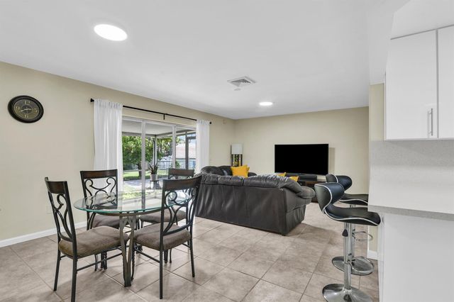 3930 NW 79th Way, Davie, FL 33024