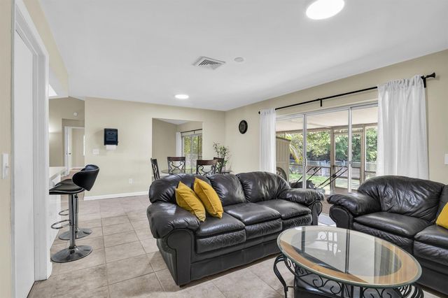 3930 NW 79th Way, Davie, FL 33024