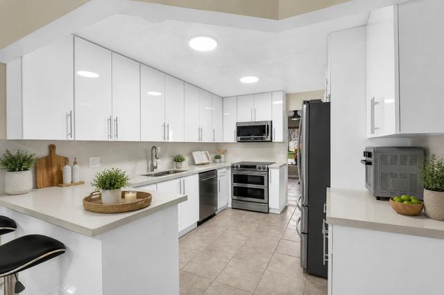 3930 NW 79th Way, Davie, FL 33024
