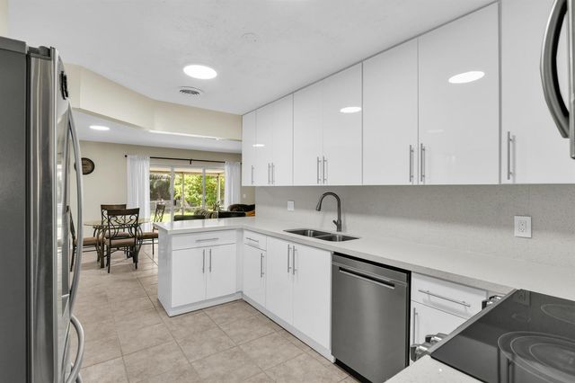 3930 NW 79th Way, Davie, FL 33024
