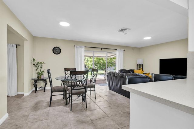 3930 NW 79th Way, Davie, FL 33024