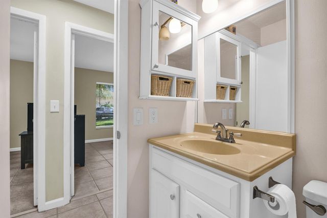 3930 NW 79th Way, Davie, FL 33024
