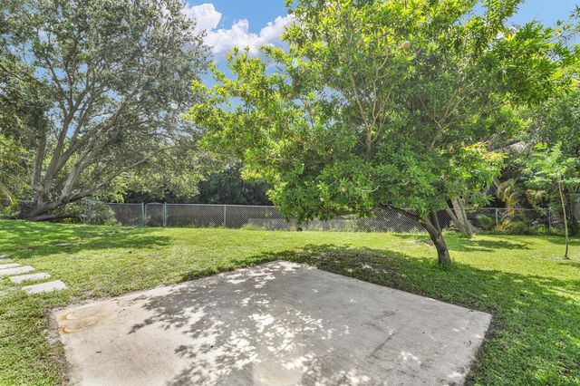 3930 NW 79th Way, Davie, FL 33024