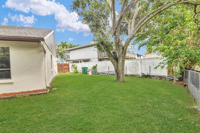3930 NW 79th Way, Davie, FL 33024