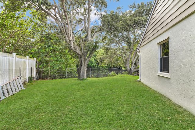3930 NW 79th Way, Davie, FL 33024