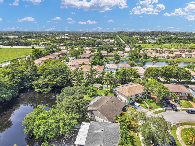 3930 NW 79th Way, Davie, FL 33024