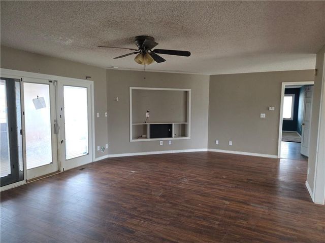 16250 S 1383 Road, Nevada, MO 64772
