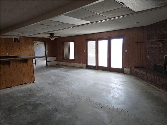 16250 S 1383 Road, Nevada, MO 64772