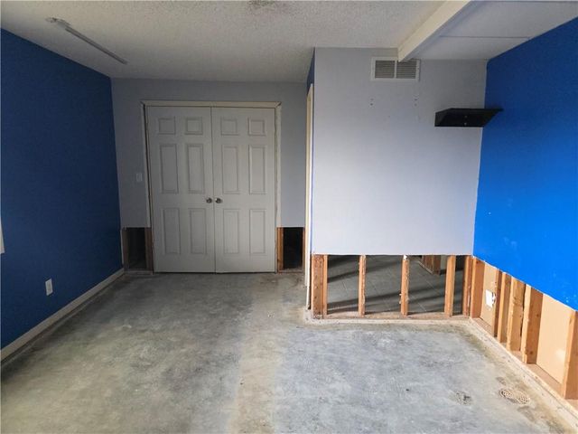 16250 S 1383 Road, Nevada, MO 64772