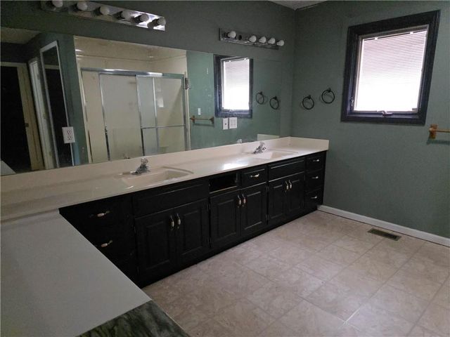 16250 S 1383 Road, Nevada, MO 64772