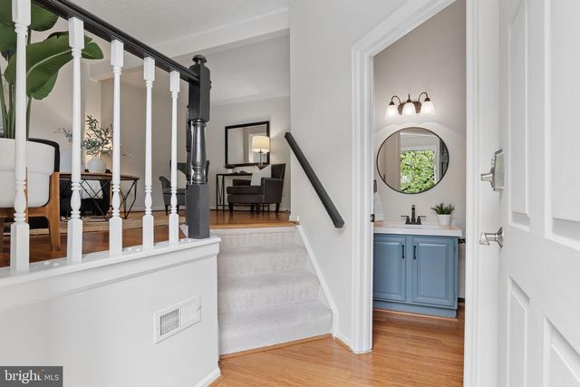 6033 HYDRANGEA DR, Alexandria, VA 22310